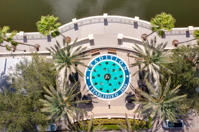 a picture of a flower in a garden