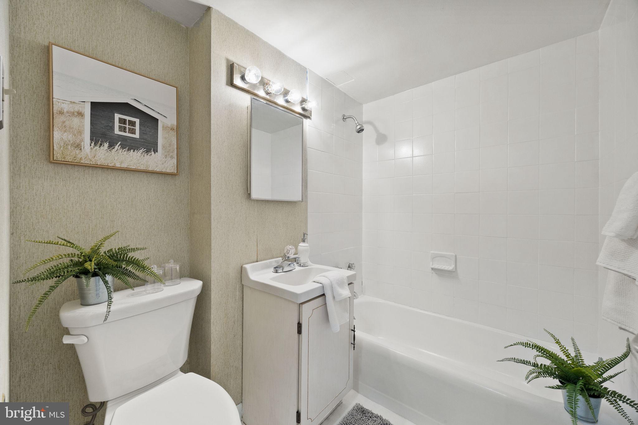 604 South Washington Square, Unit 913 Philadelphia, PA 19106 - Photo 13 of 24 a bathroom with a toilet sink and shower