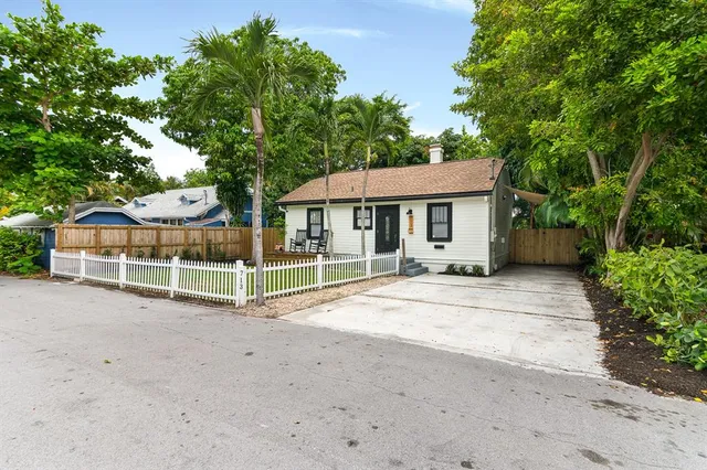 a view of a house with a backyard