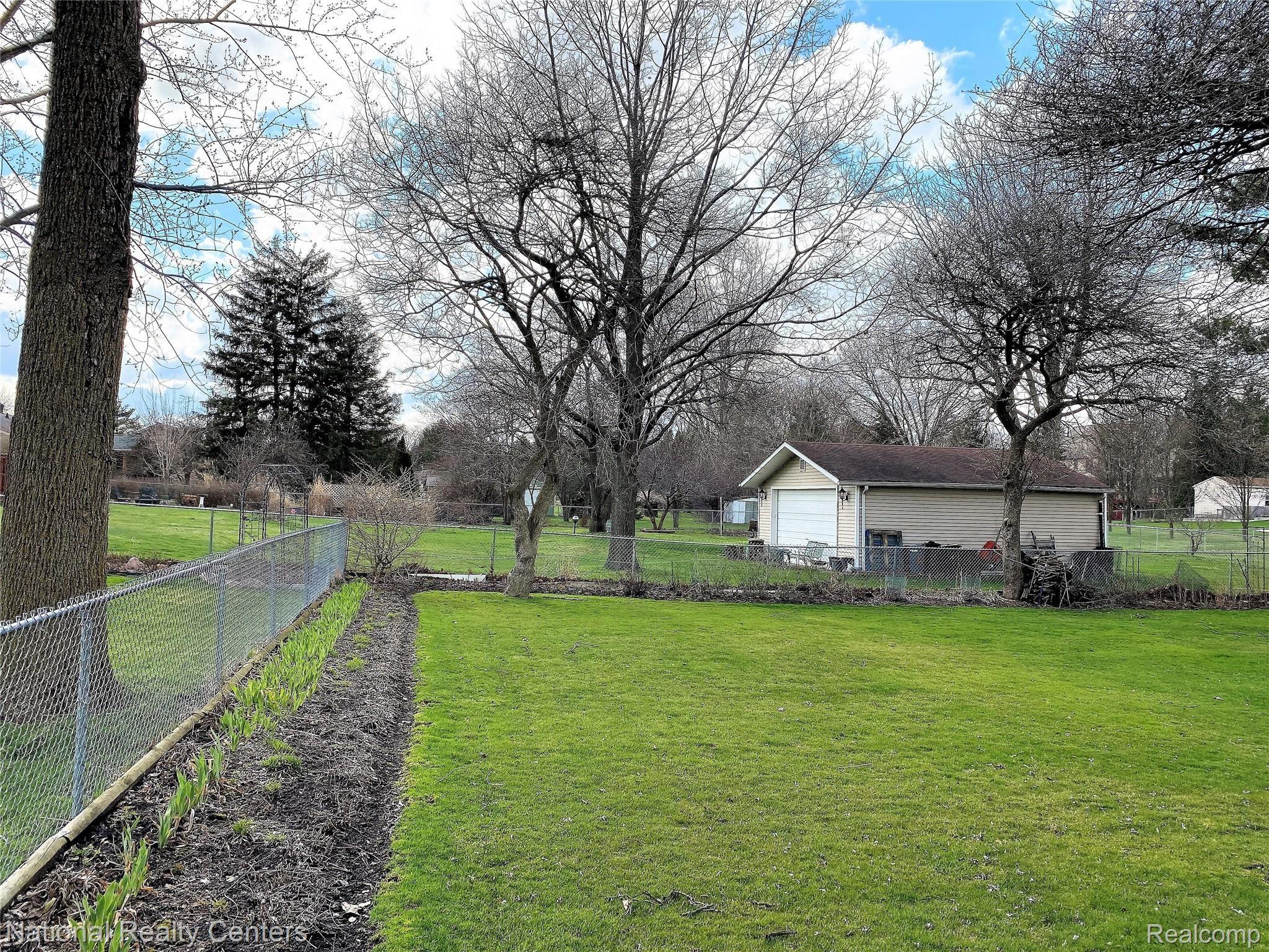 19427 Newburgh Road Livonia, MI 48152 - Photo 46 of 55 IMG_5556.JPG