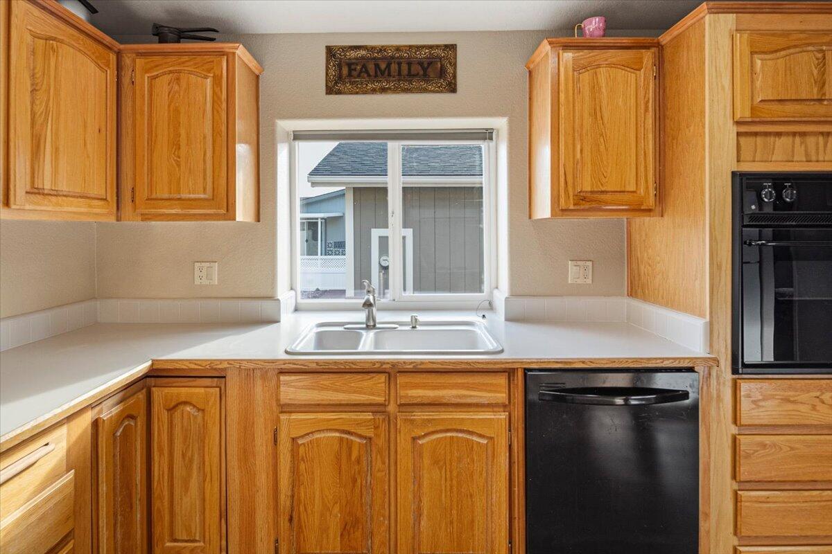 1875 Northeast 6th Street Redmond, OR 97756 - Photo 13 of 33