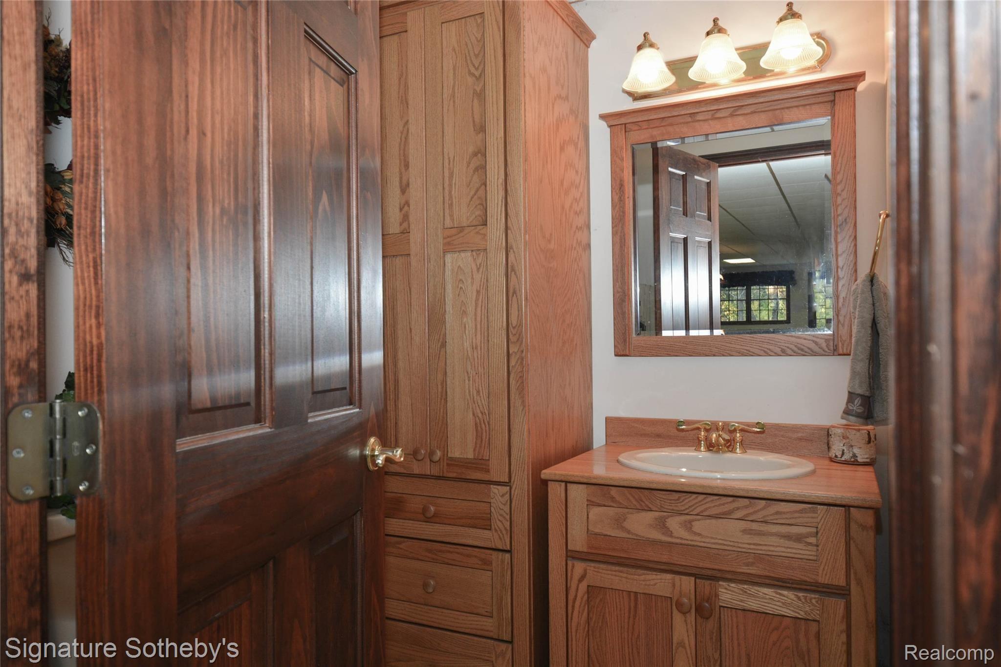 8463 Hartland Road Fenton, MI 48430 - Photo 28 of 54 DSC_6391.jpg