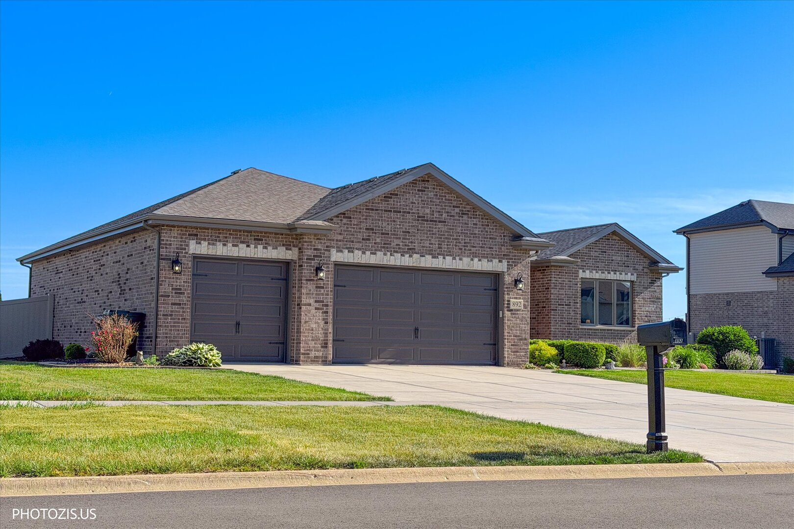 892 West Woodlawn Road New Lenox, IL 60451 - Photo 3 of 107
