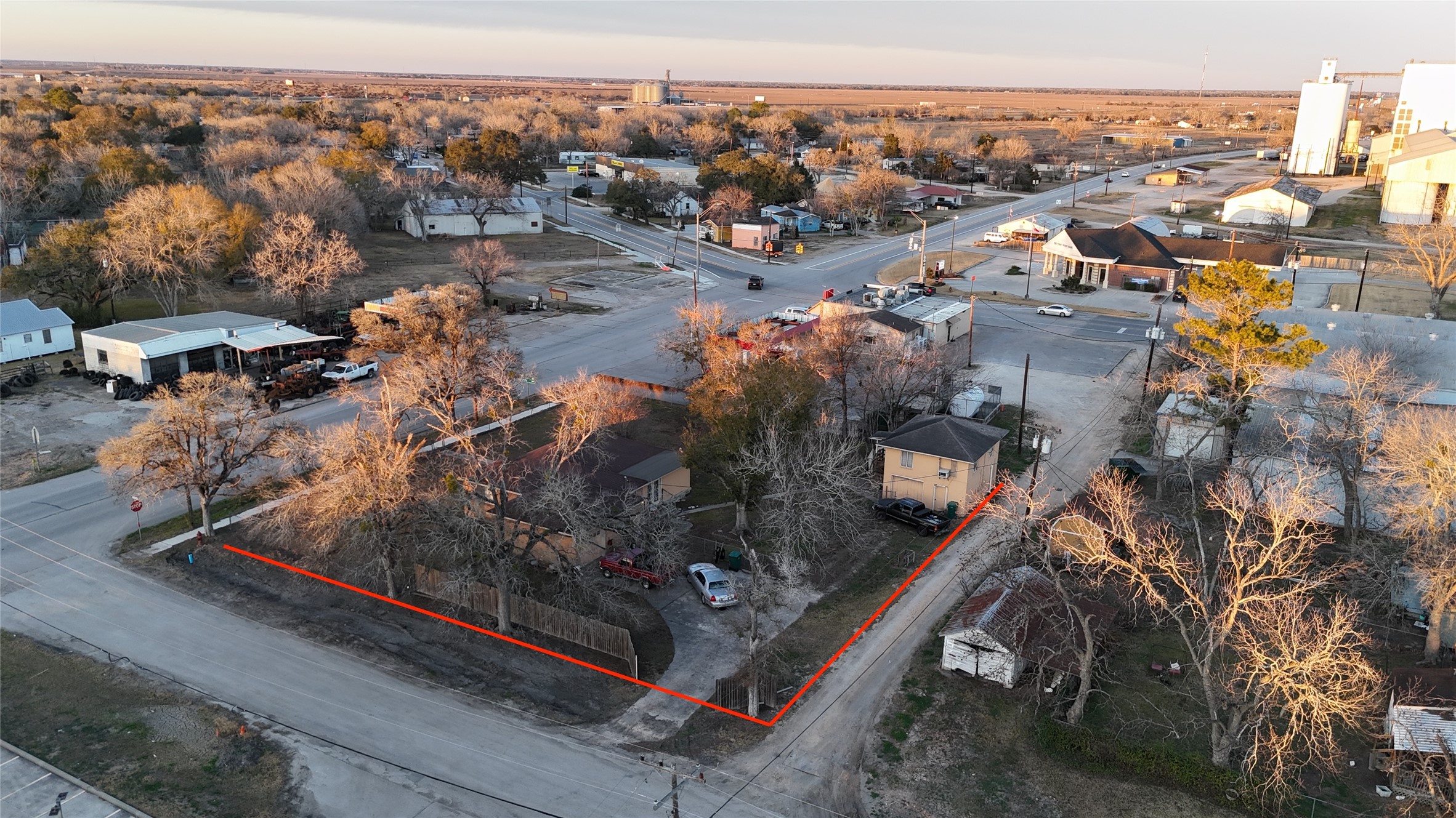 111 West York Street Ganado, TX 77962 - Photo 4 of 7