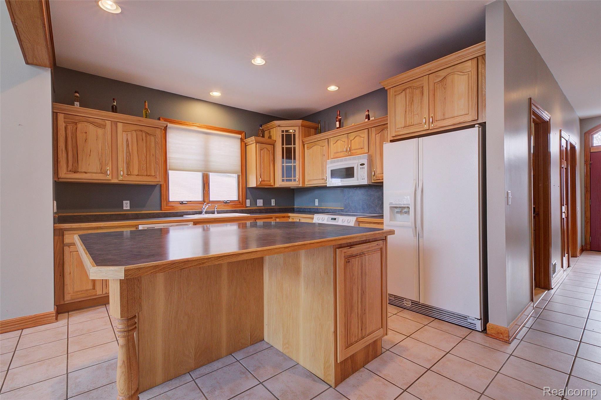7154 Hatchery Road Waterford, MI 48327 - Photo 36 of 80 4H8A5441_2_3.jpg