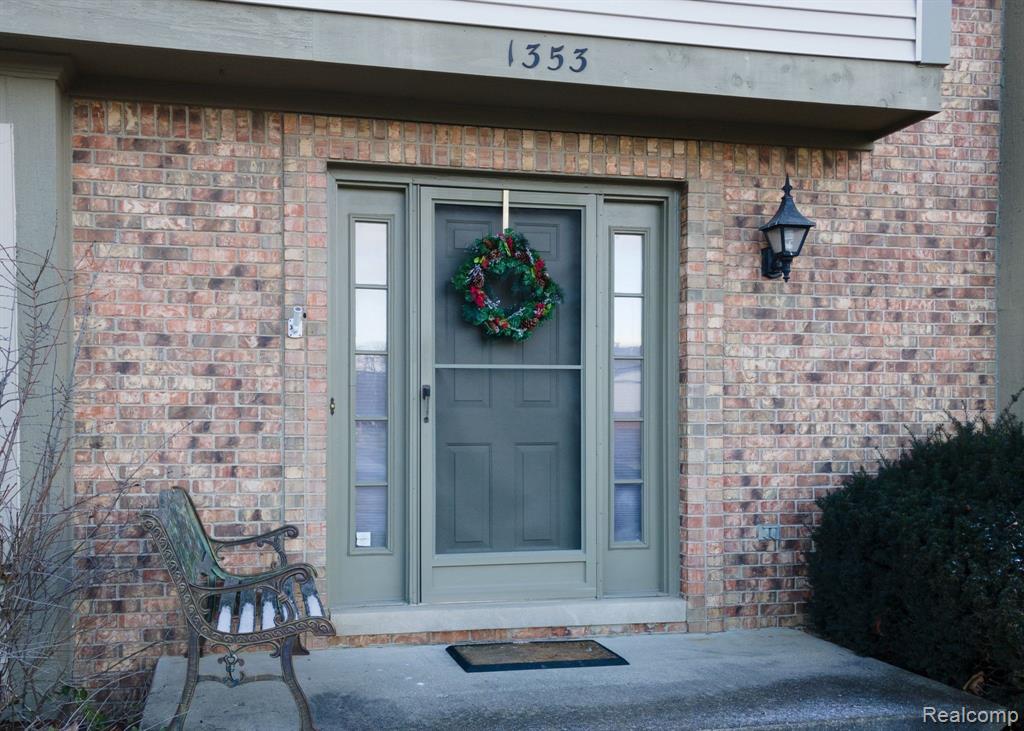 1353 Lomas Verdes Rochester Hills, MI 48306 - Photo 7 of 42
