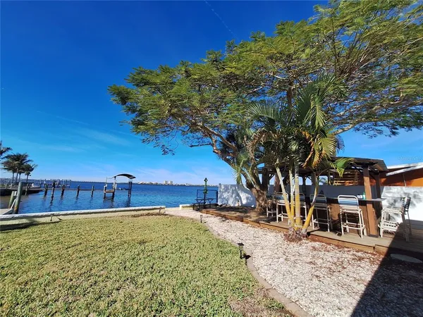 $1,095,000 | 218 22nd Street Northeast, Bradenton, FL 34208