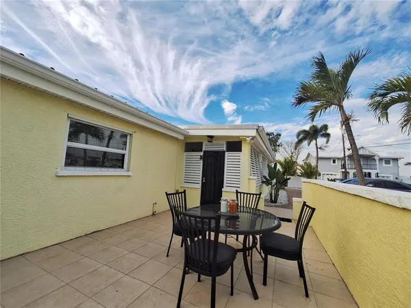 $1,095,000 | 218 22nd Street Northeast, Bradenton, FL 34208