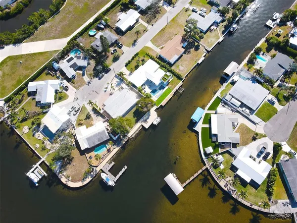 $1,095,000 | 218 22nd Street Northeast, Bradenton, FL 34208