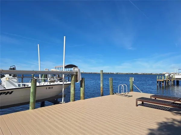 $1,095,000 | 218 22nd Street Northeast, Bradenton, FL 34208