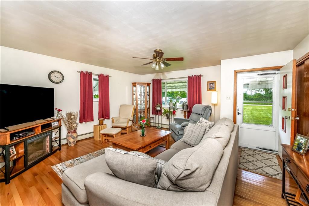 705 Long Road Homer City, PA 15748 - Photo 3 of 43 Livingroom