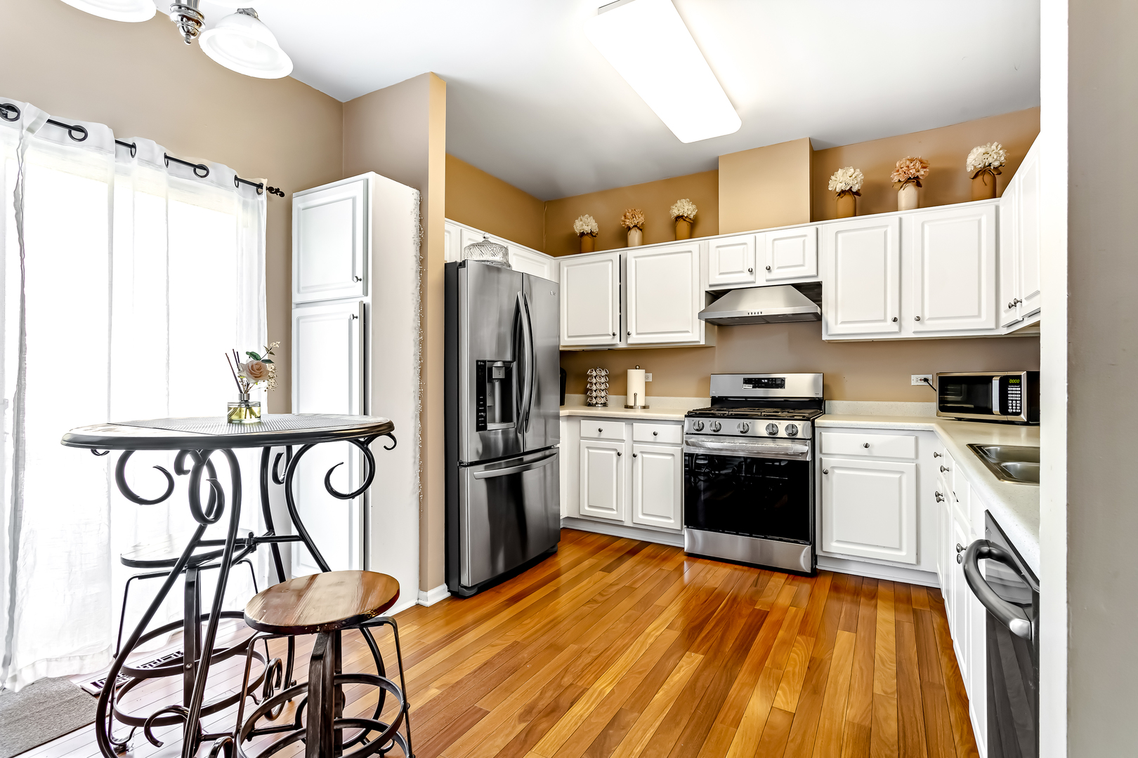 3389 Ravinia Circle, Unit 3389 Aurora, IL 60504 - Photo 4 of 23 a kitchen with a refrigerator a stove and a sink