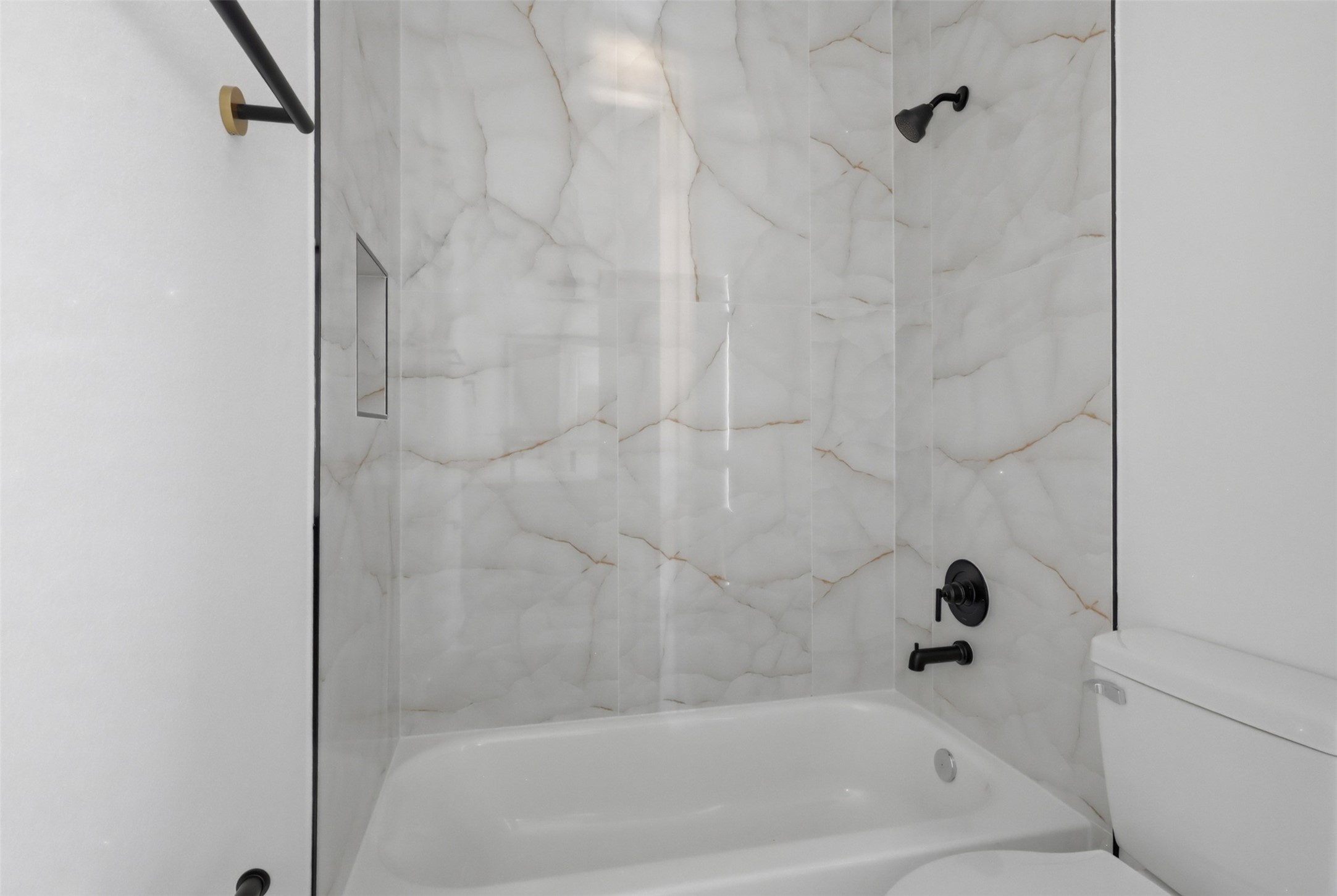 4606 Mallow Street, Unit B Houston, TX 77051 - Photo 16 of 25 a bathroom with a bathtub
