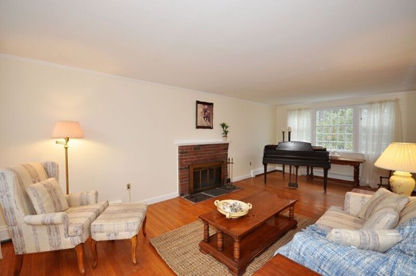 97 Plainfield Road Concord, MA 01742 - Photo 5 of 24 Gallery Image 5