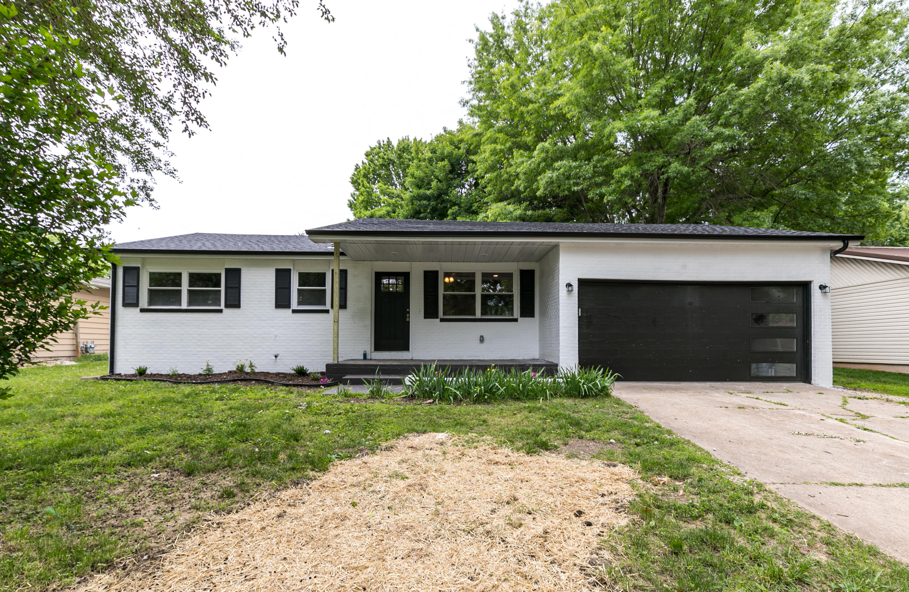 822 West Morningside Street Springfield, MO 65807 - Photo 1 of 1 7M4A9052 (1)