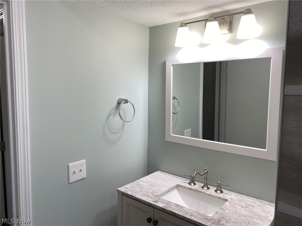 14639 Sprague Road Strongsville, OH 44136 - Photo 15 of 35