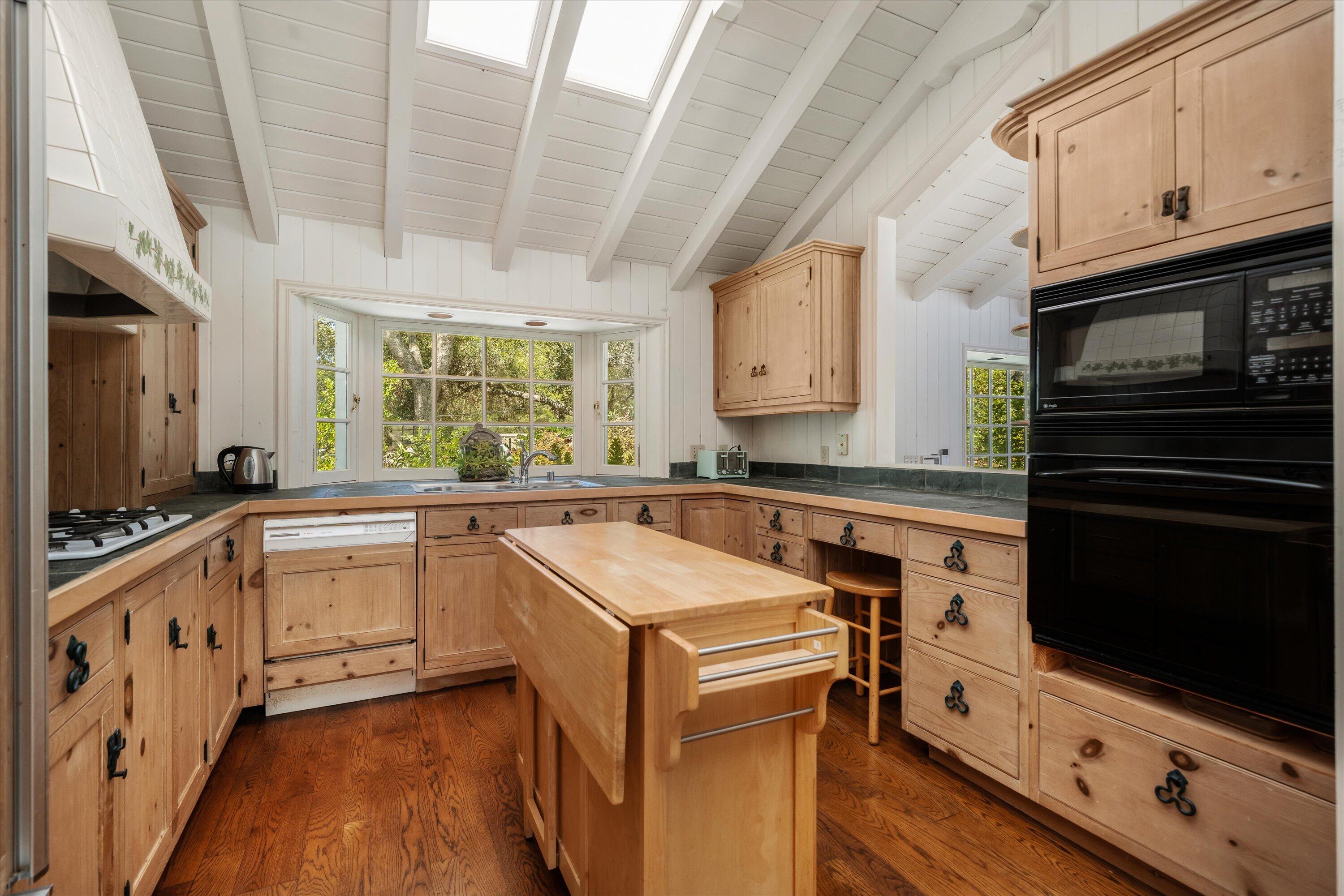 757 Ashley Road Montecito, CA 93108 - Photo 4 of 16 Light Open Kitchen