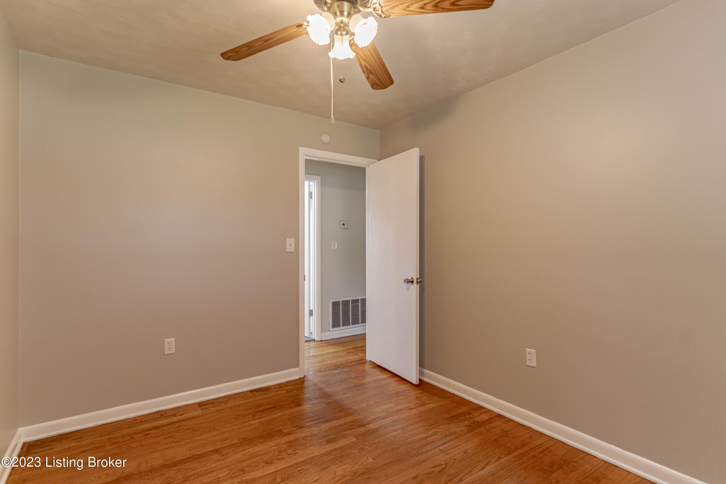 4919 Cane Run Road Louisville, KY 40216 - Photo 18 of 48 DSC05846