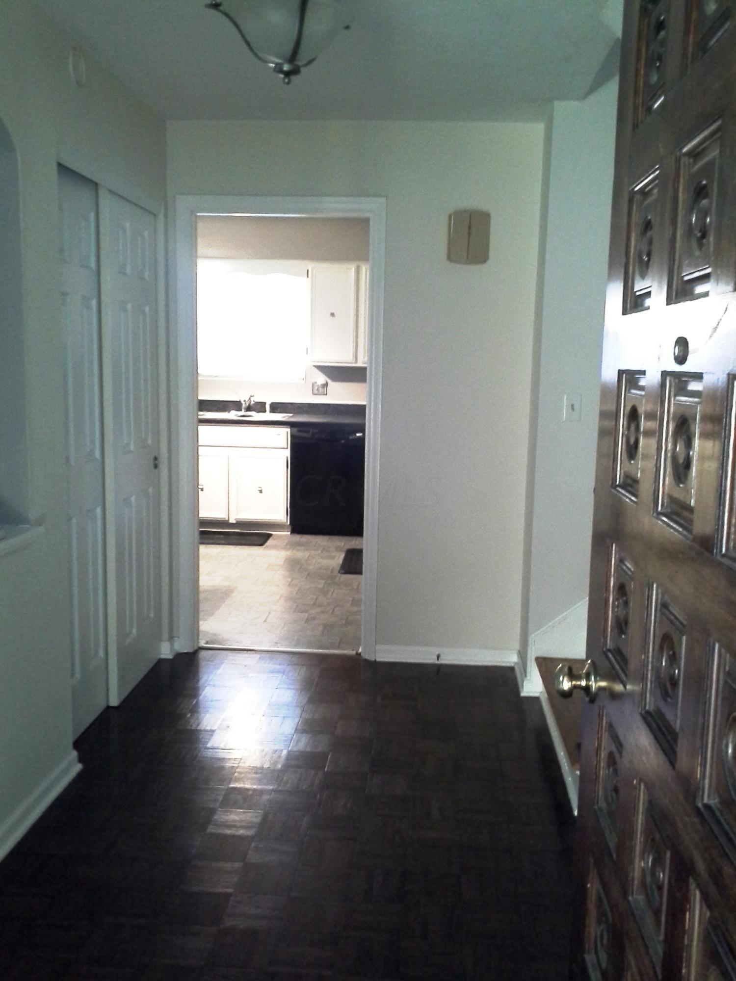 4966 Shadycrest Road Columbus, OH 43229 - Photo 4 of 25 Gallery Image 4
