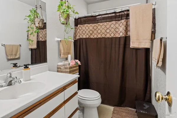 $899,000 | 757 Waugh Lane, Ukiah, CA 95482