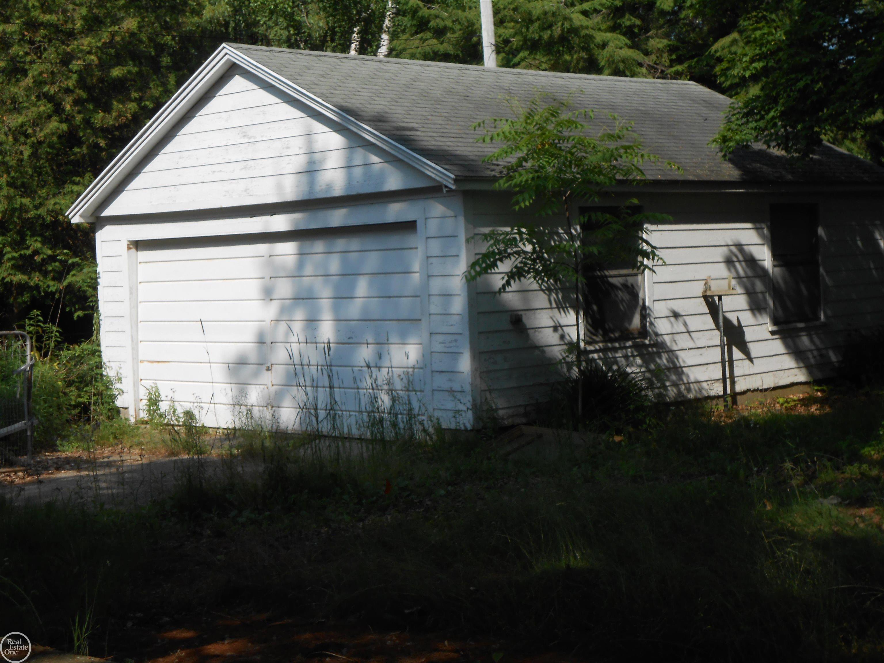2357 Lakeshore Road Applegate, MI 48401 - Photo 12 of 12 50114425-11.JPG