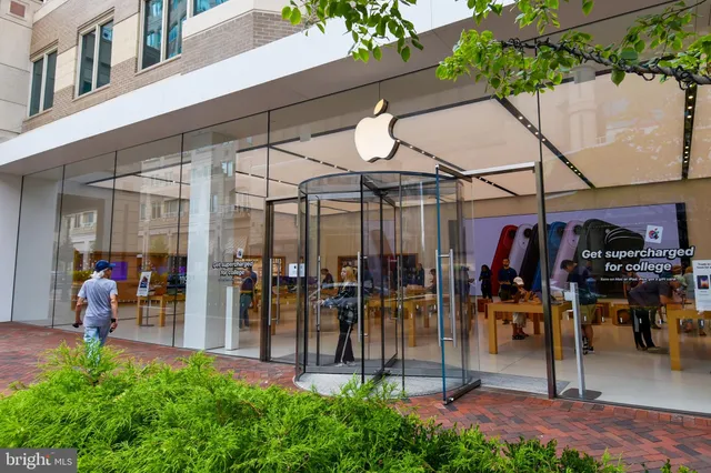 $2,650 | 938 Park Avenue, Herndon, VA 20170