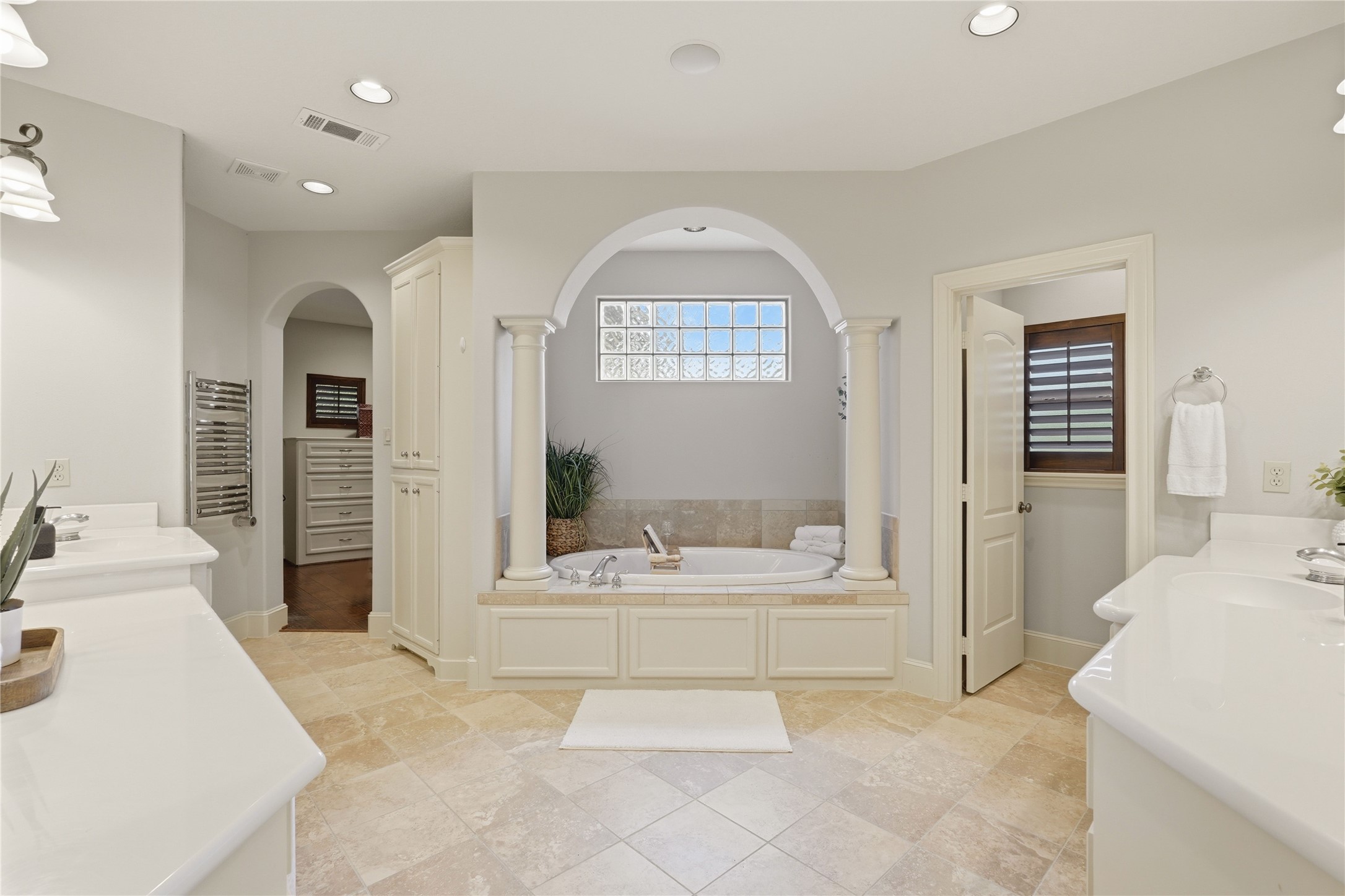 8111 Hideaway Lake Circle Spring, TX 77389 - Photo 26 of 48 a spacious bathroom with a tub sink and mirror