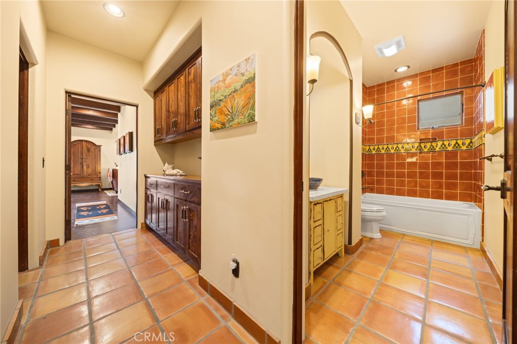 6 Green Turtle Road Coronado, CA 92118 - Photo 39 of 56 2nd Level Guest Bathroom 2