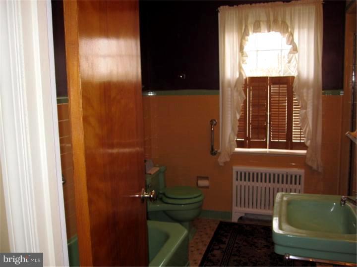1387 Meetinghouse Road Huntingdon Valley, PA 19006 - Photo 17 of 20 Bathroom