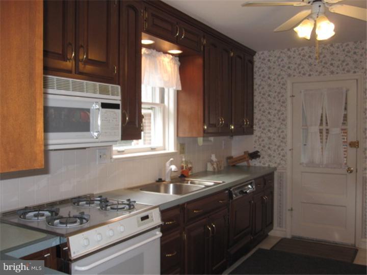 1387 Meetinghouse Road Huntingdon Valley, PA 19006 - Photo 9 of 20 Kitchen