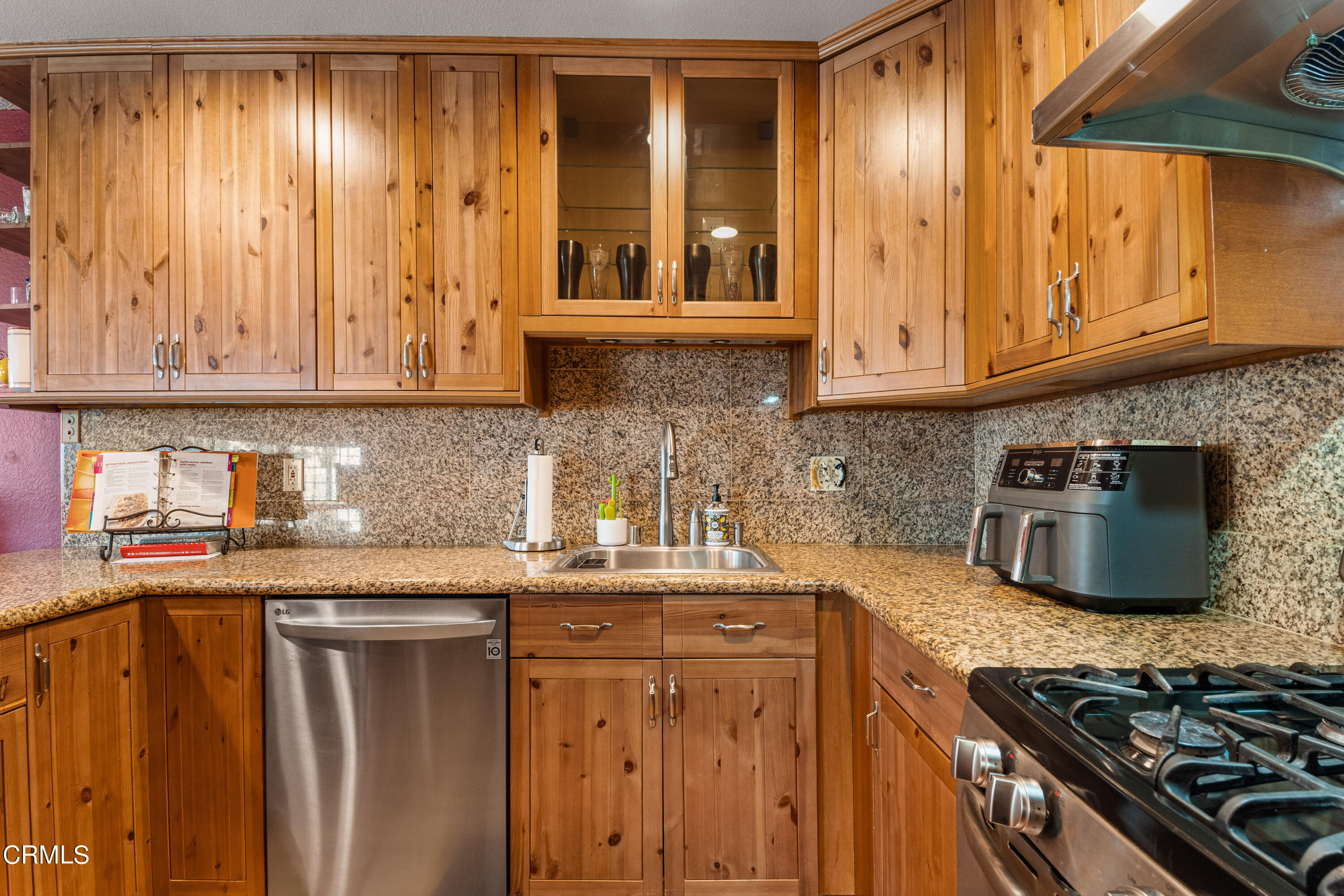 5062 Creekside Road Camarillo, CA 93012 - Photo 10 of 35 9