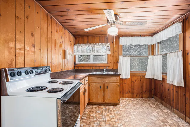 $99,900 | 242 Higgins Street, Niles, MI 49120