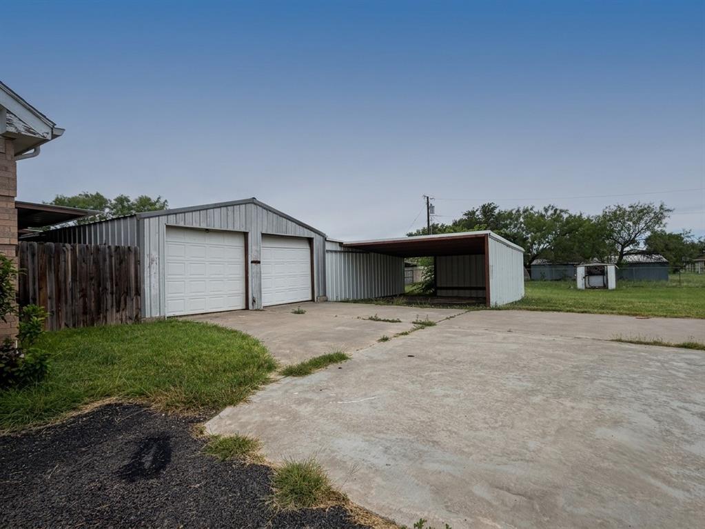 3210 East Lake Road Abilene, TX 79601 - Photo 3 of 27