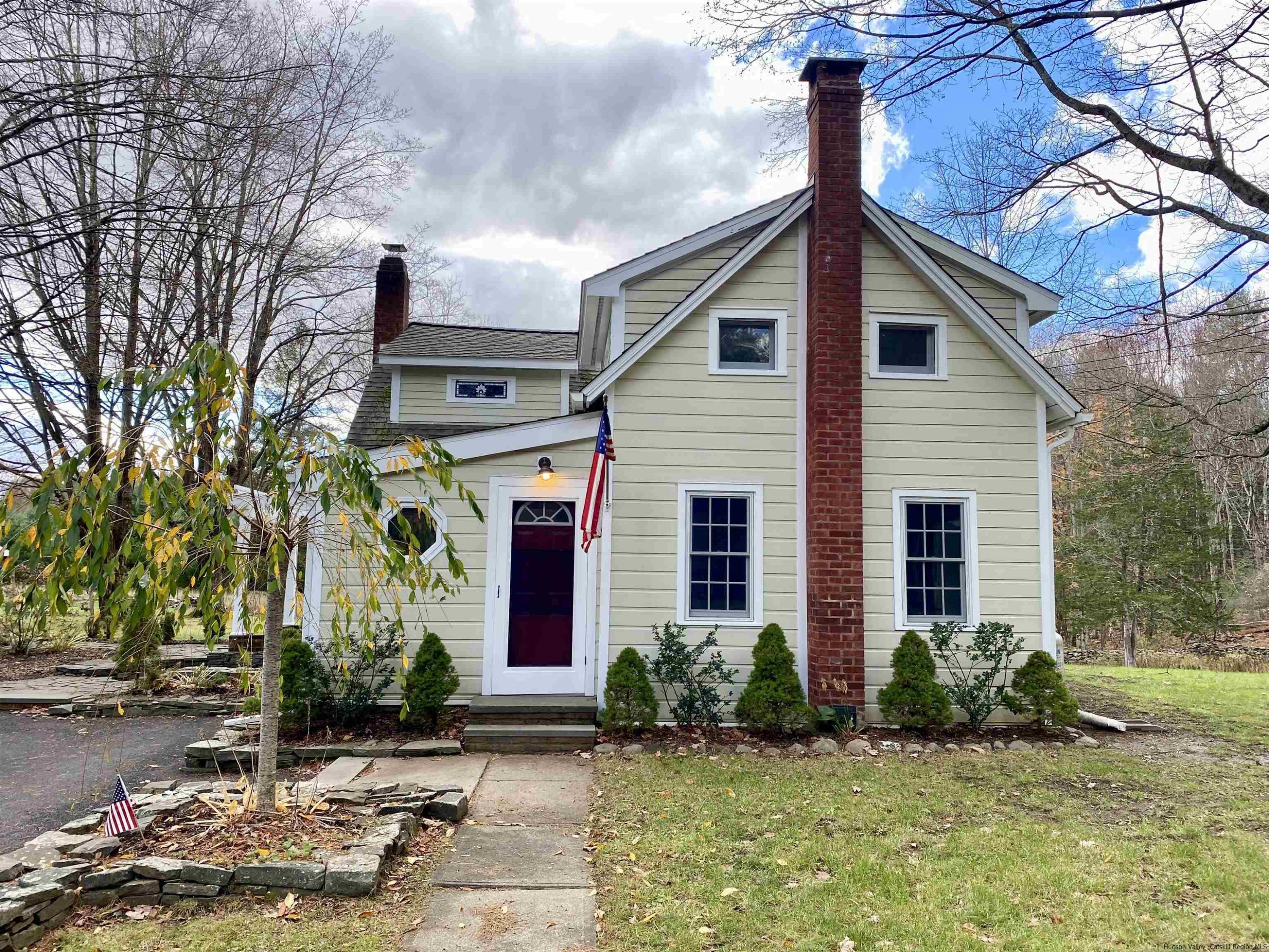 83 Palentown Road Kerhonkson, NY 12446 - Photo 2 of 30 a front view of a house with garden