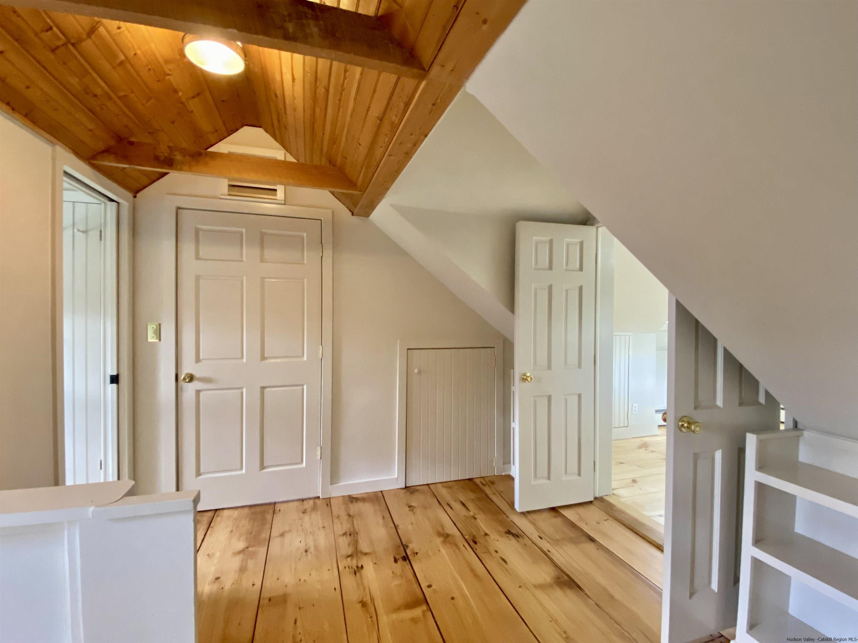 83 Palentown Road Kerhonkson, NY 12446 - Photo 9 of 30 a view of an entryway