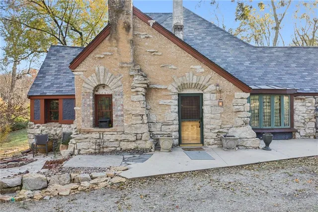 $873,900 | 4101 East 100th Terrace, Kansas City, MO 64137