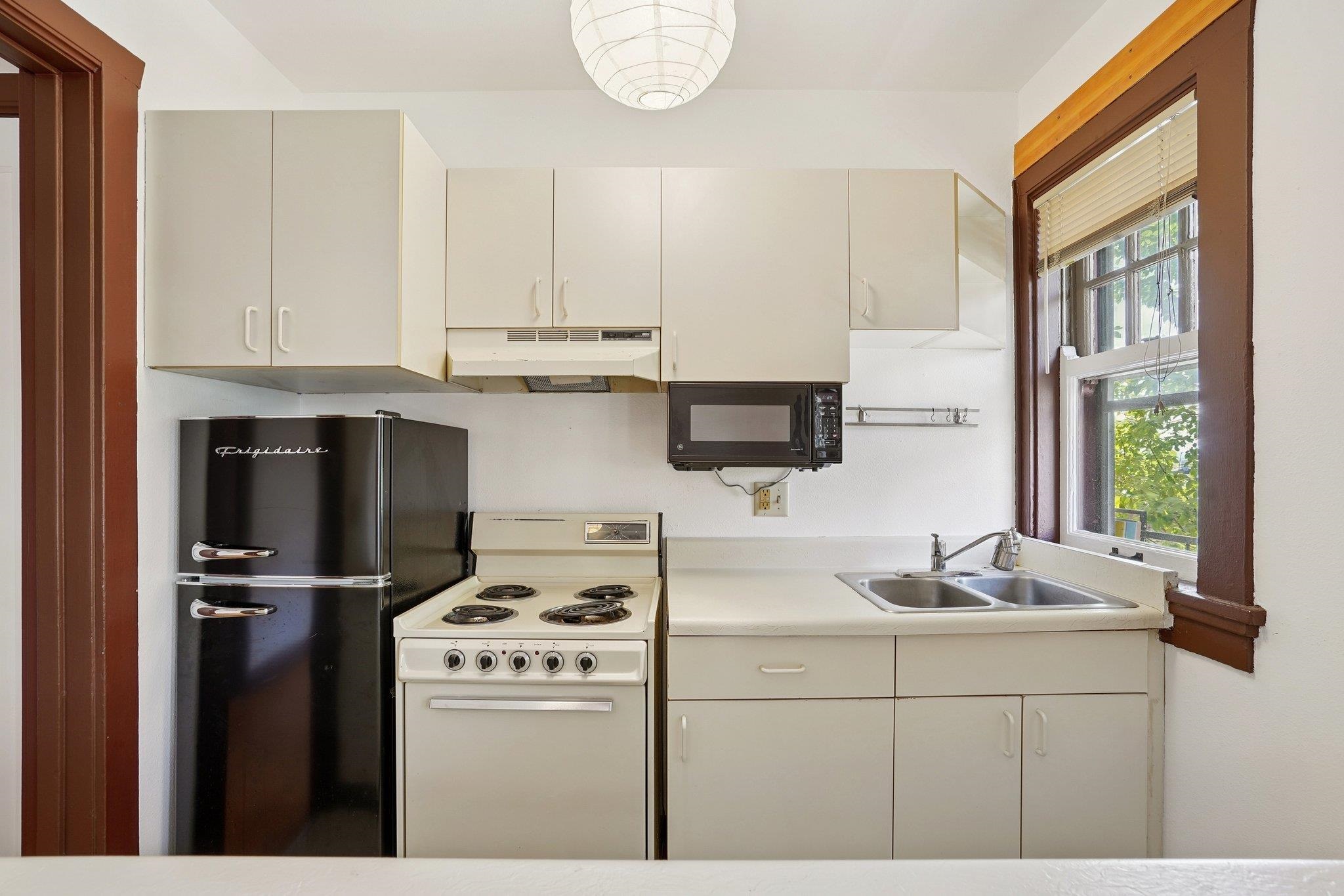 121 South Hamilton Street, Unit 202 Madison, WI 53703 - Photo 14 of 33