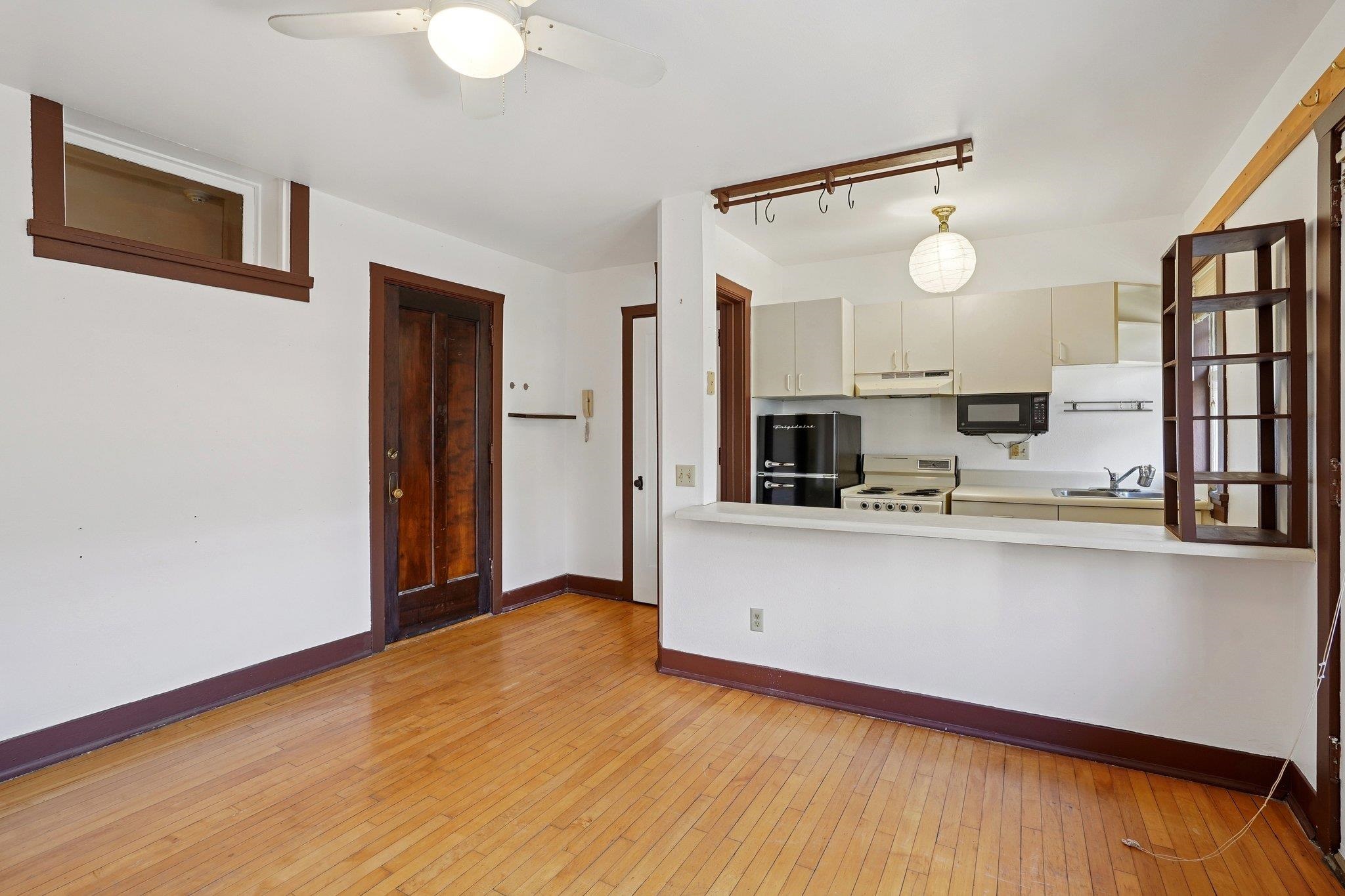 121 South Hamilton Street, Unit 202 Madison, WI 53703 - Photo 10 of 33