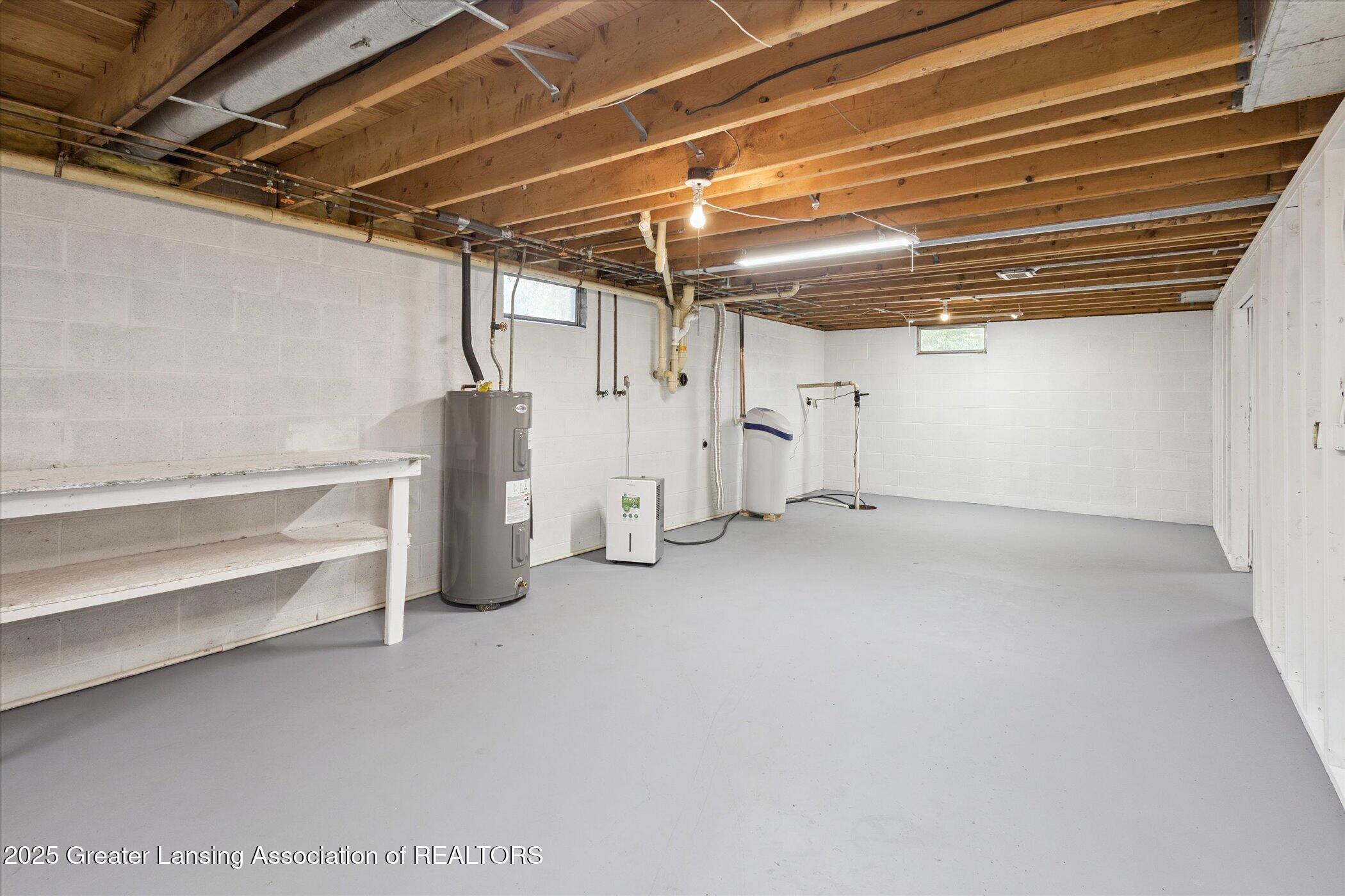 15340 West Cutler Road Portland, MI 48875 - Photo 27 of 40 Lower level