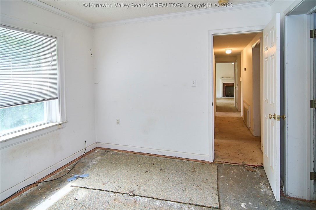 517 Linden Road Charleston, WV 25314 - Photo 30 of 45 Downstairs bedroom