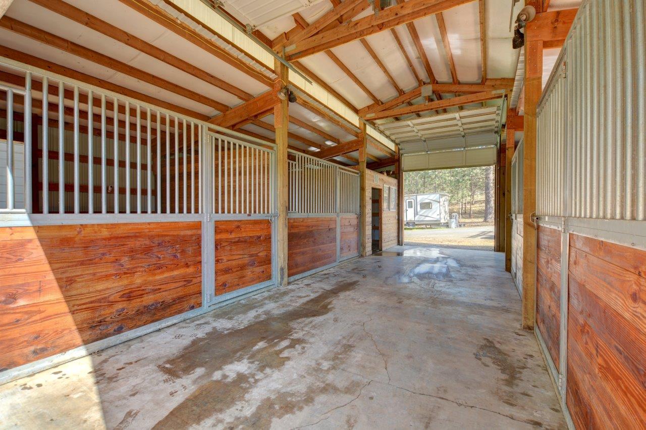 2681 Robertson Bridge Road Grants Pass, OR 97526 - Photo 27 of 42 DSC_6813_4_5