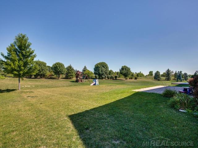 47452 Gloede Road Macomb, MI 48044 - Photo 3 of 24