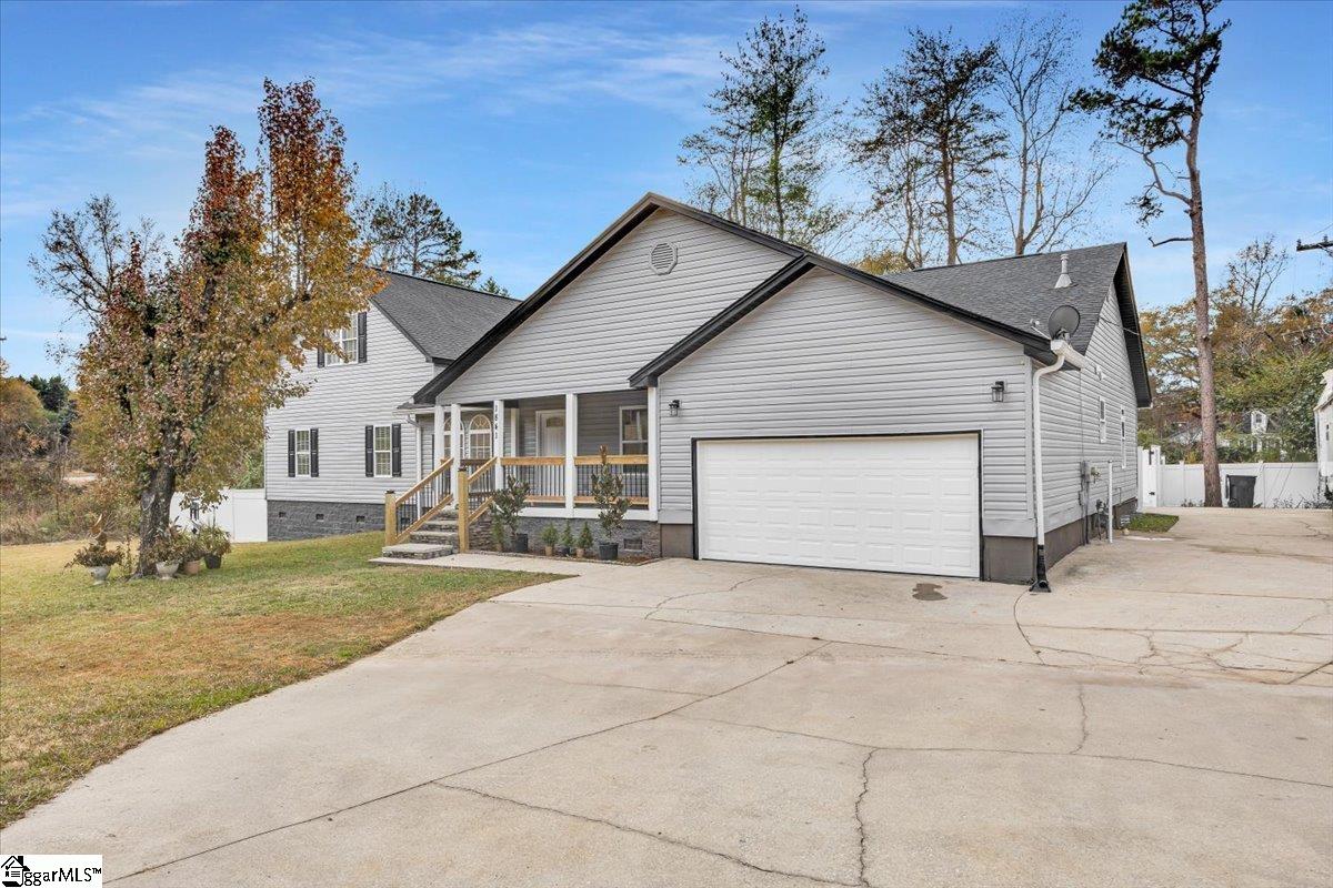 1841 Hudson Road Greenville, SC 29615 - Photo 2 of 38