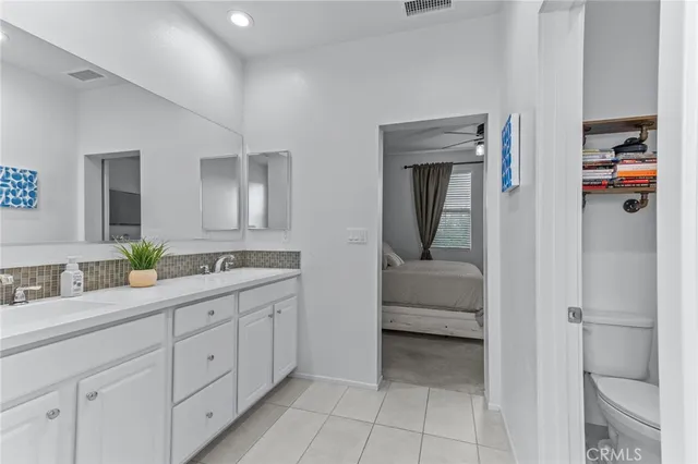 a en suite bathroom with a double vanity sink and a mirror