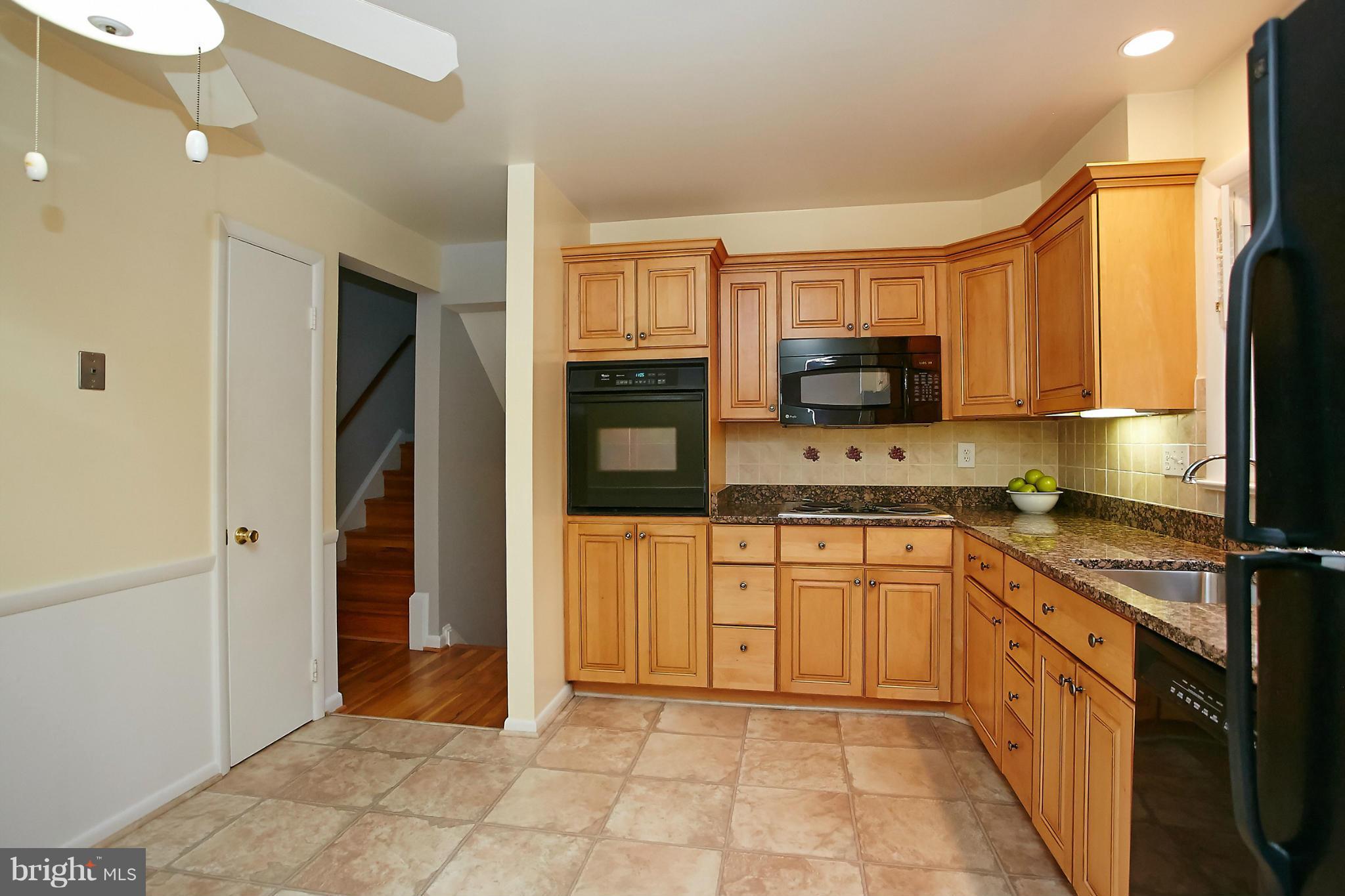1933 Foxhall Road McLean, VA 22101 - Photo 11 of 30 Kitchen