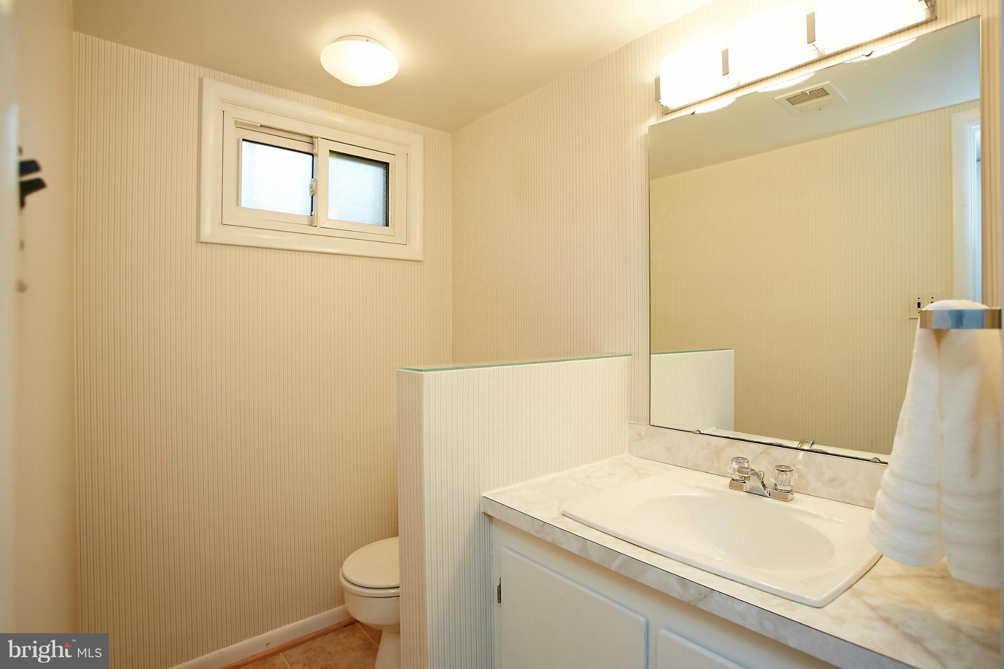 1933 Foxhall Road McLean, VA 22101 - Photo 24 of 30 Bath