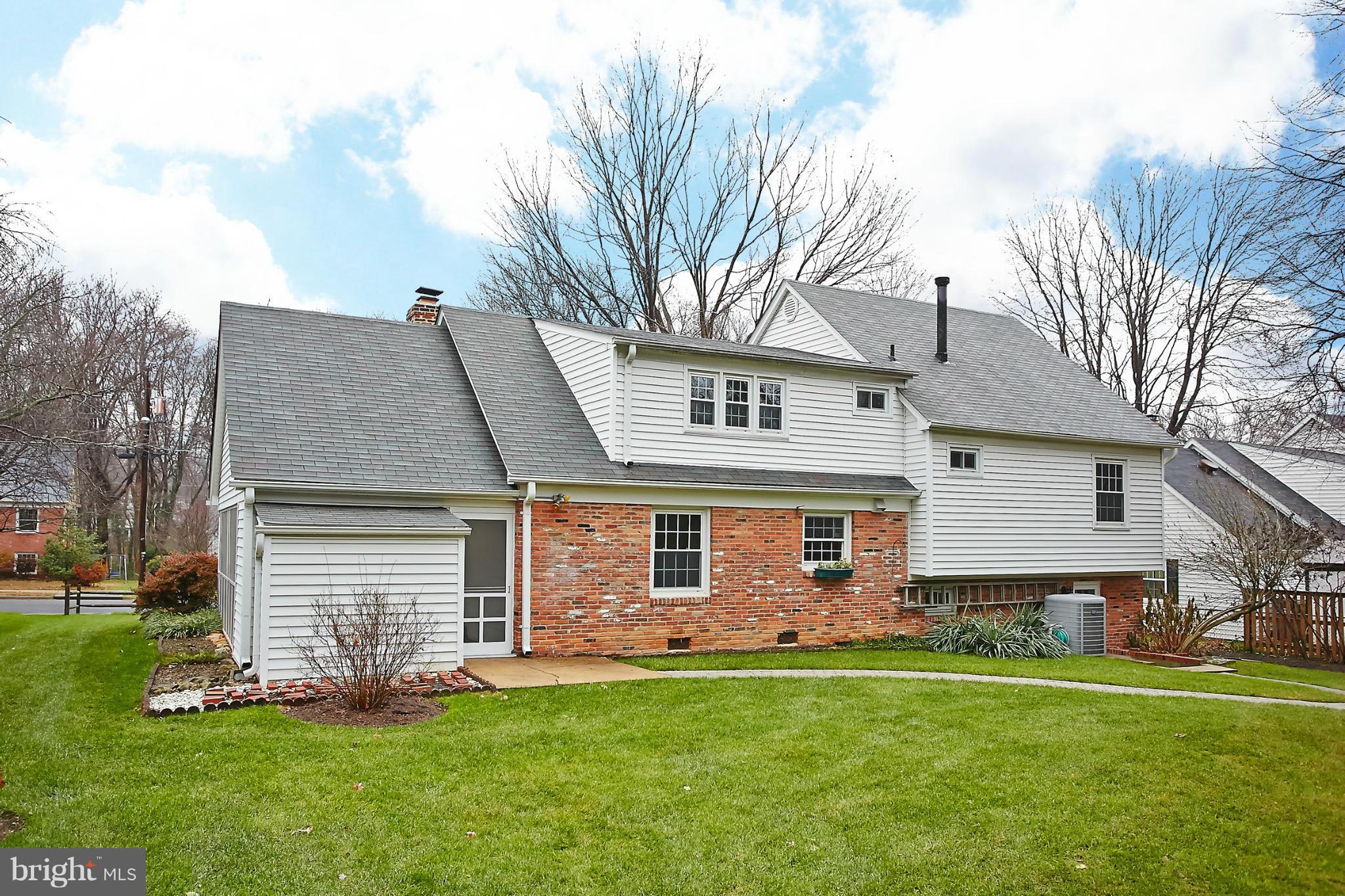 1933 Foxhall Road McLean, VA 22101 - Photo 29 of 30 Exterior (Rear)