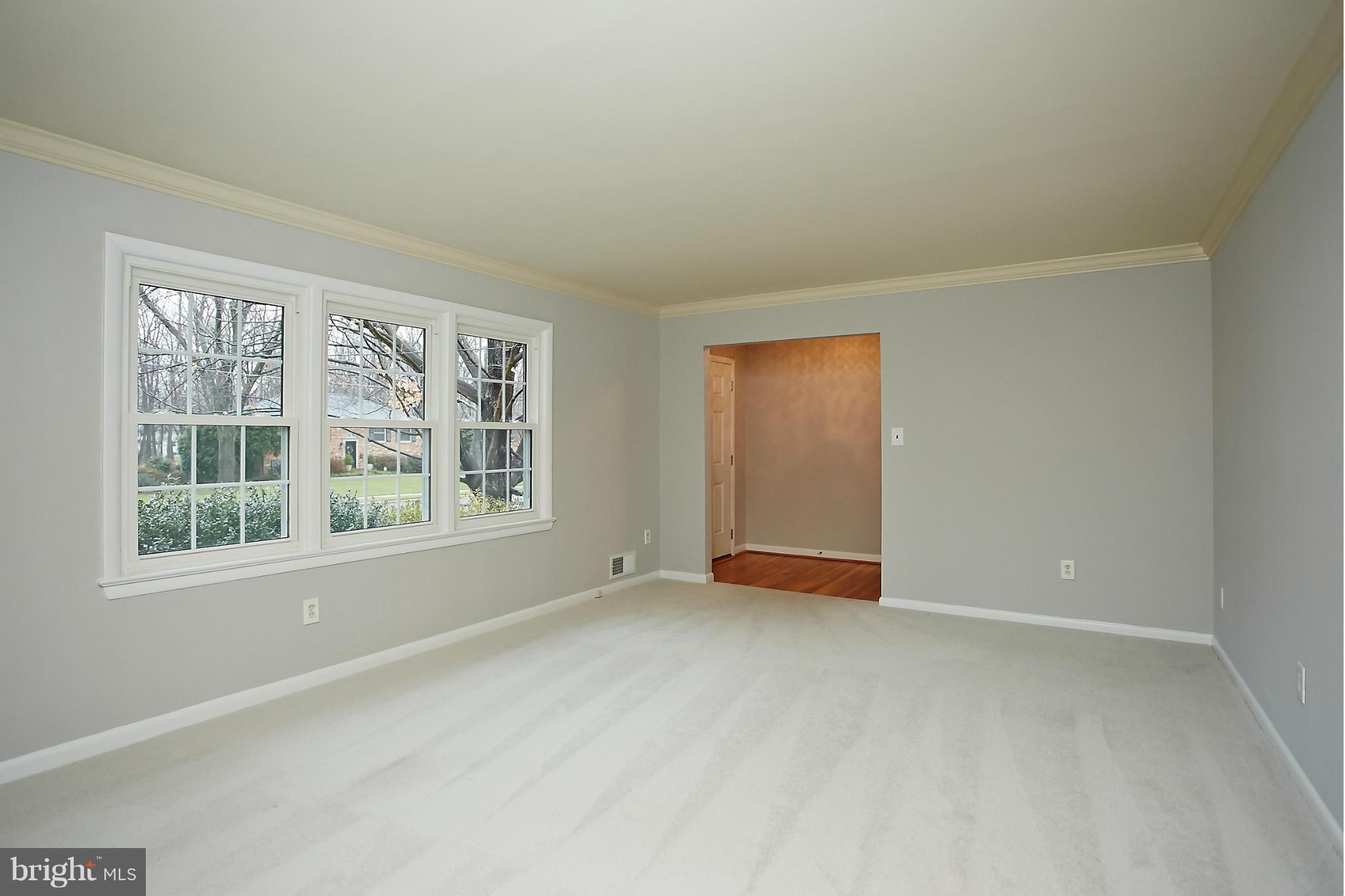 1933 Foxhall Road McLean, VA 22101 - Photo 5 of 30 Living Room
