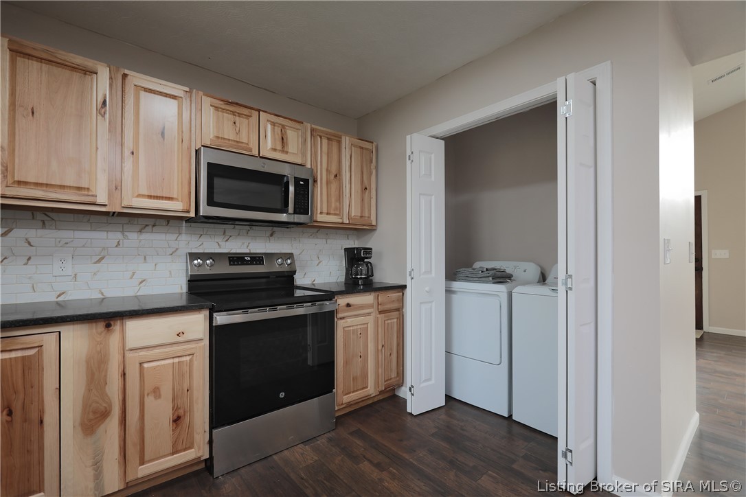 599 South Susan Way Pekin, IN 47165 - Photo 18 of 43