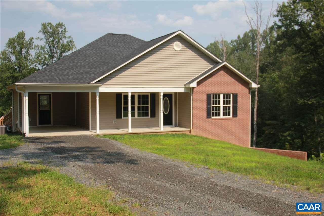 131 Farm Ridge Drive Ruckersville, VA 22968 - Photo 3 of 32 a front view of a house with a garden